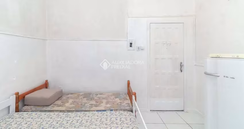 Kitnet / Stúdio para alugar na Rua Álvaro Chaves, 560, Floresta, Porto Alegre