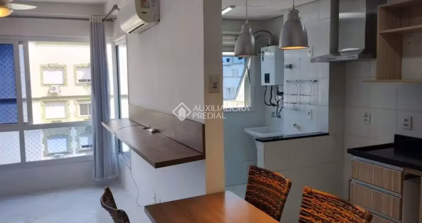 Apartamento com 3 quartos para alugar na Avenida da Cavalhada, 4530, Cavalhada, Porto Alegre