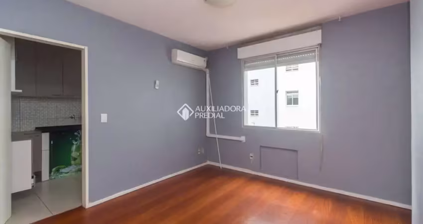 Apartamento com 2 quartos para alugar na Avenida Professor Oscar Pereira, 980, Azenha, Porto Alegre
