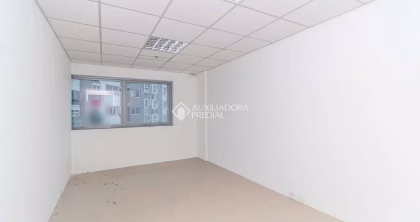 Sala comercial para alugar na Avenida Assis Brasil, 4550, São Sebastião, Porto Alegre