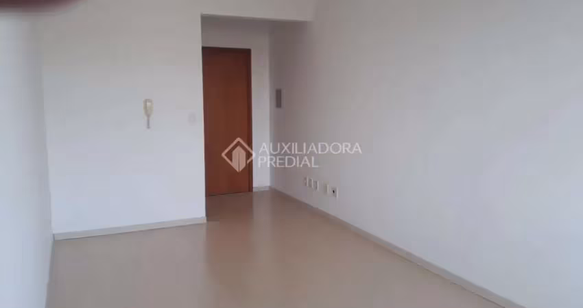 Sala comercial para alugar na Rua Paulo Setúbal, 25, Passo da Areia, Porto Alegre