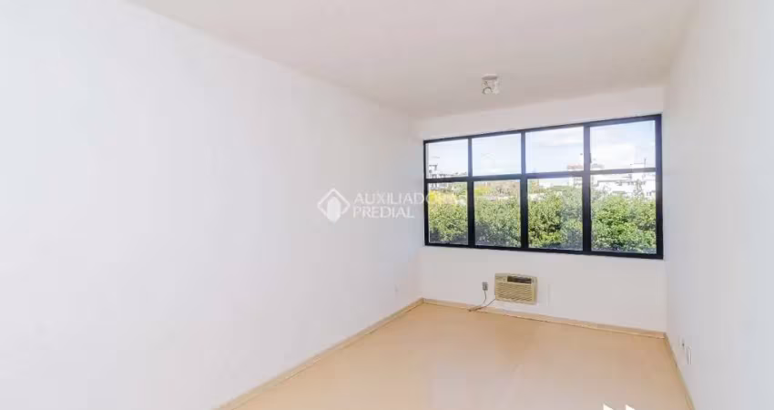 Sala comercial para alugar na Rua Paulo Setúbal, 25, Passo da Areia, Porto Alegre