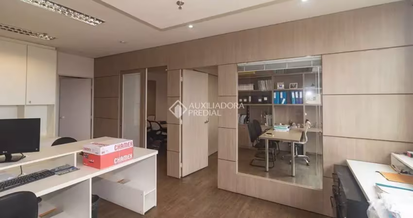 Sala comercial para alugar na Rua Washington Luiz, 1118, Centro Histórico, Porto Alegre