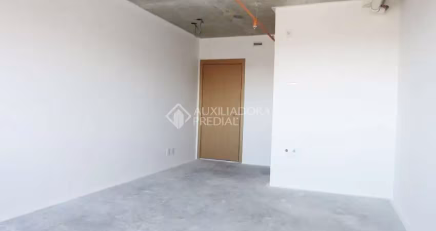 Sala comercial para alugar na Avenida Assis Brasil, 2827, Passo da Areia, Porto Alegre