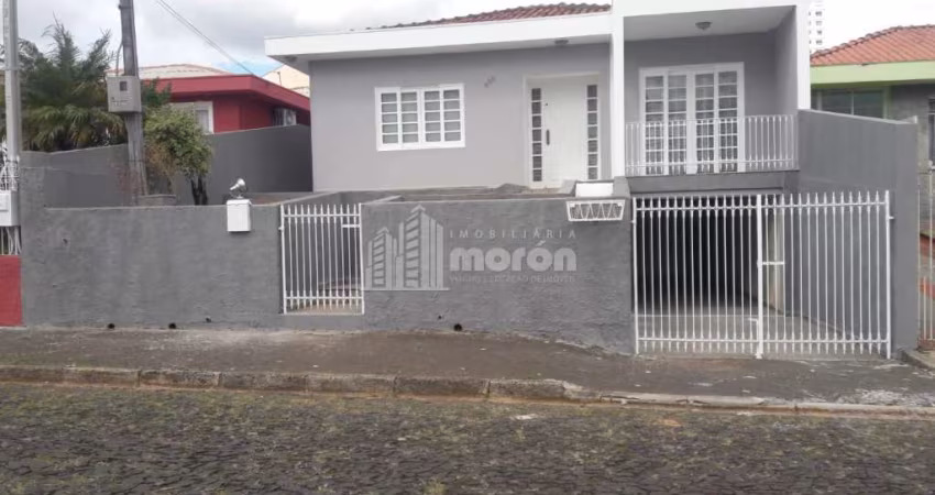 CASA Á VENDA NO ESTRELA