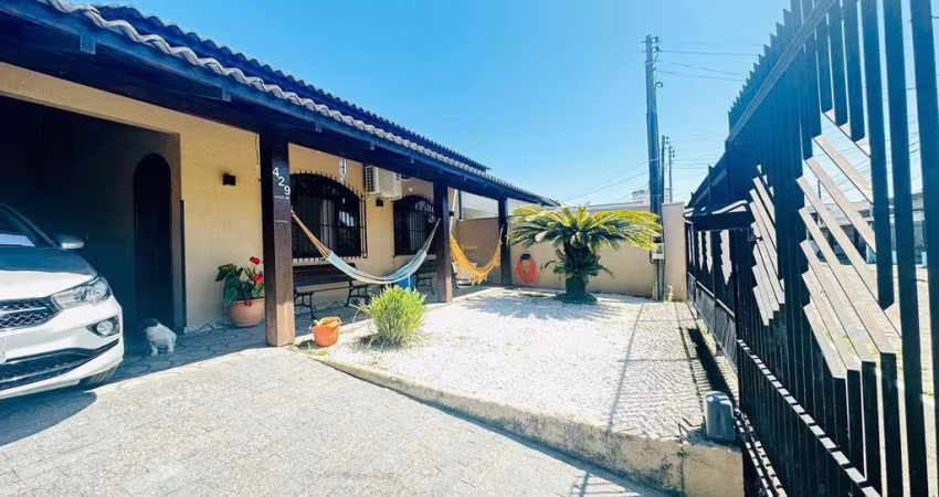 Casa com 03 dormitórios sendo 01 Suíte à venda, 160 m² por R$ 890.000,00 - Cordeiros - Itajaí/SC