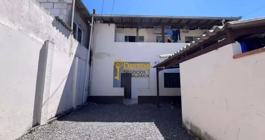 Terreno de  200m² com 3 casas, à venda no bairro murta