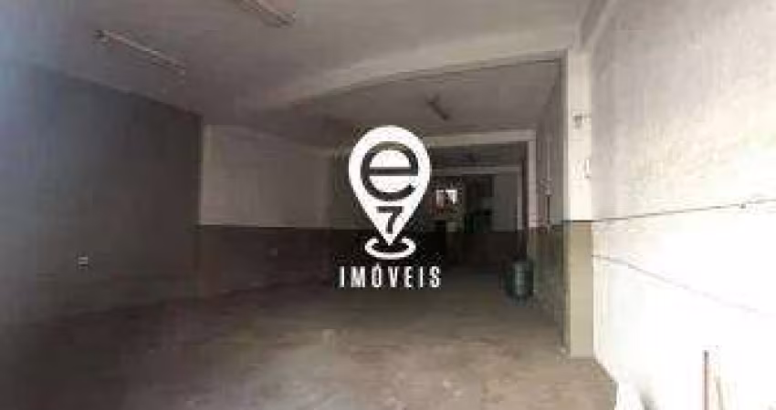 Galpão amplo de 392m² em região de alto fluxo de pedestres e veículos.