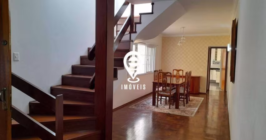 Excelente sobrado com 03 dormitórios, 01 suíte, 04 banheiros, living 02 ambientes,
