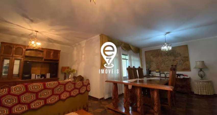 Casa térrea à venda com 390m², 3 quartos e 6 vagas, Bosque da Saúde / SP