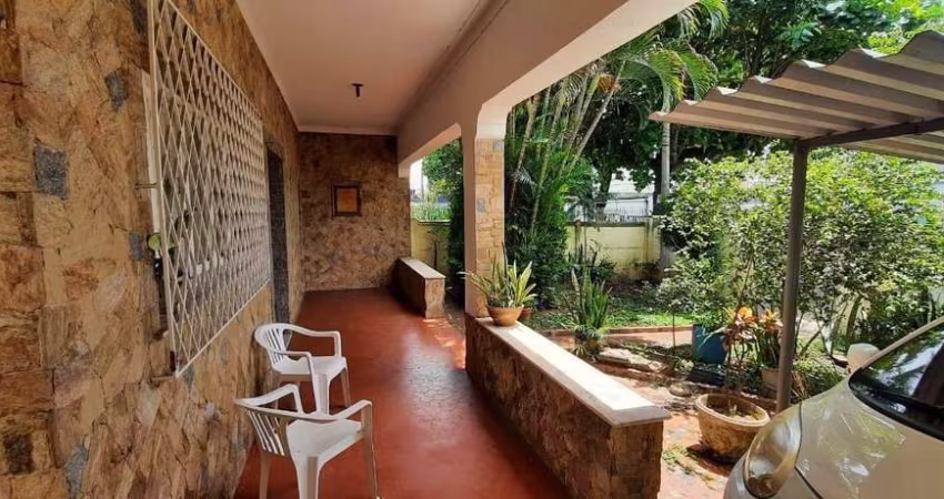 Casa com 3 dormitórios à venda, 140 m² por R$ 650.000 - Vila Valqueire - Rio de Janeiro/RJ