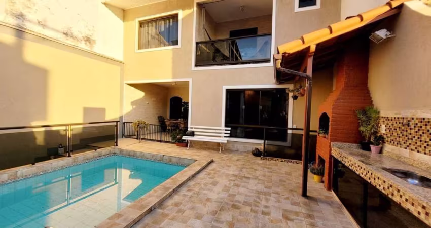 Casa com 3 dormitórios à venda, 165 m² por R$ 750.000 - Vila Valqueire - Rio de Janeiro/RJ