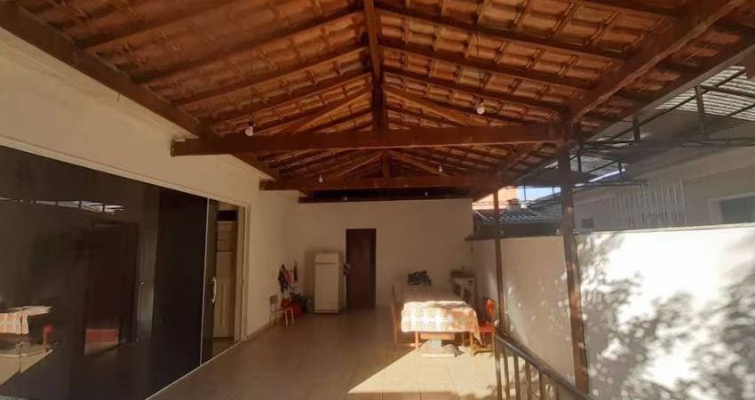 Casa com 3 dormitórios à venda, 265 m² por R$ 780.000 - Vila Valqueire - Rio de Janeiro/RJ