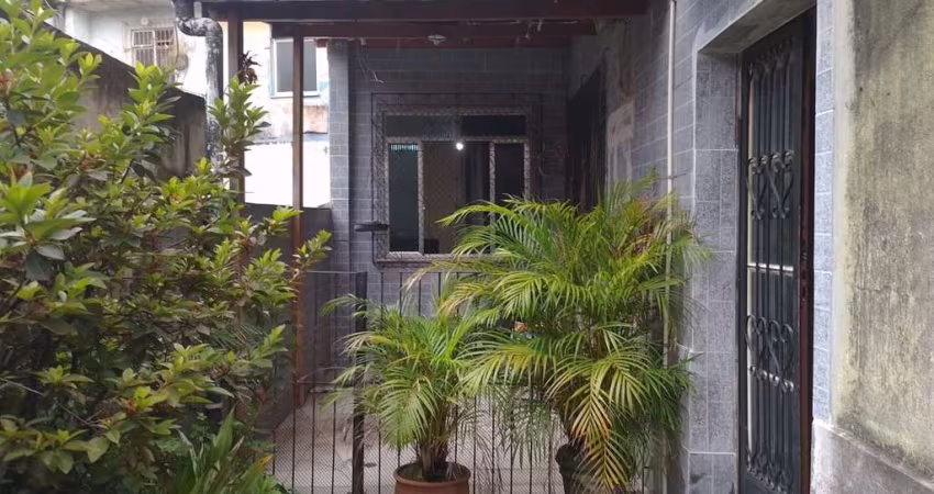 Apartamento térreo tipo casa com 2 dormitórios à venda, 90 m² por R$ 350.000 - Vila Valqueire - Rio