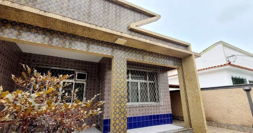 Casa com 3 dormitórios à venda, 183 m² por R$ 800.000 - Vila Valqueire - Rio de Janeiro/RJ