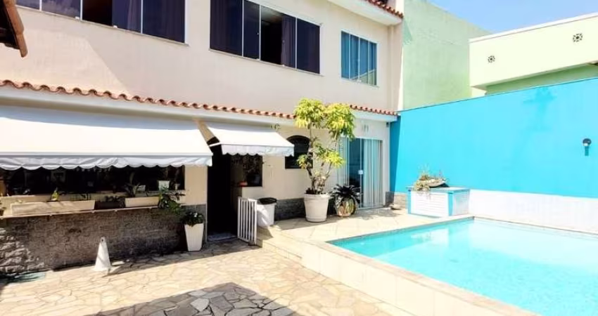 Casa com 3 dormitórios à venda, 410 m² por R$ 1.150.000 - Vila Valqueire - Rio de Janeiro/RJ