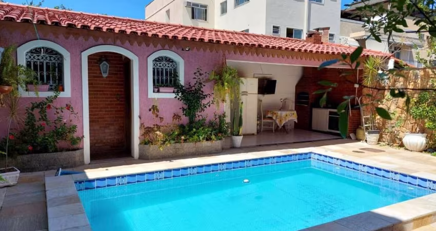 Casa com 4 dormitórios à venda, 230 m² por R$ 1.250.000 - Vila Valqueire - Rio de Janeiro/RJ