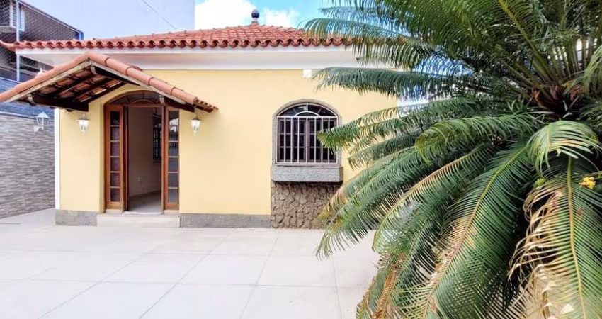 Casa com 2 dormitórios para alugar, 110 m² por R$ 3.000/mês - Marechal Hermes - Rio de Janeiro/RJ