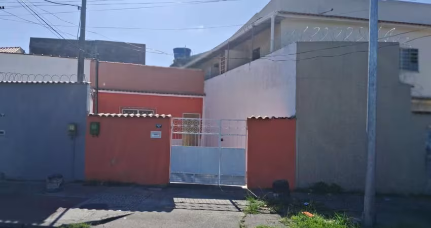 Casa com 2 dormitórios para alugar, 56 m² por R$ 2000/mês - Marechal Hermes - Rio de Janeiro/RJ