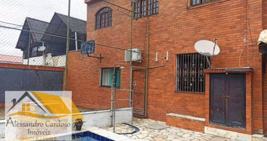 Vendo casa de alto padrão com piscina e sauna no Centro de Friburgo