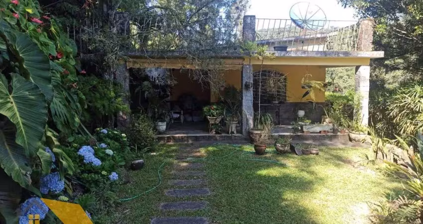 Vendo Chácara em Theodoro com 3 quartos, 1 suíte e 5 mil mts² de terreno.