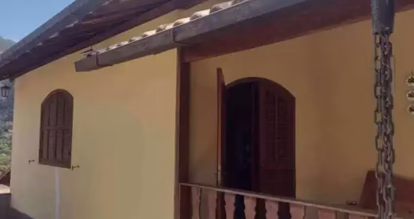 Vendo casa em amparo com piscina, área gourmet e sauna