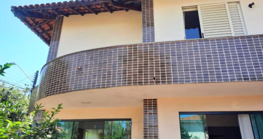 Casa com 3 quartos  à venda, 180.00 m2 por R$950000.00  - Coliseu - Londrina/PR