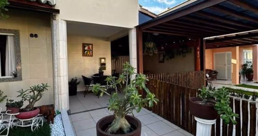 Casa de Condomínio 4/4 nascente à venda na Av. Luiz Tarquínio