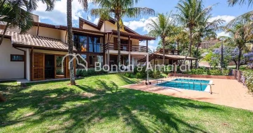Linda casa em condomínio em Sousas, com 315 m², 4 suítes e 6 banheiros.