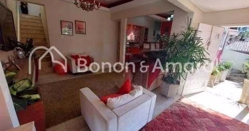 Casa em condomínio com 400m² e 3 quartos