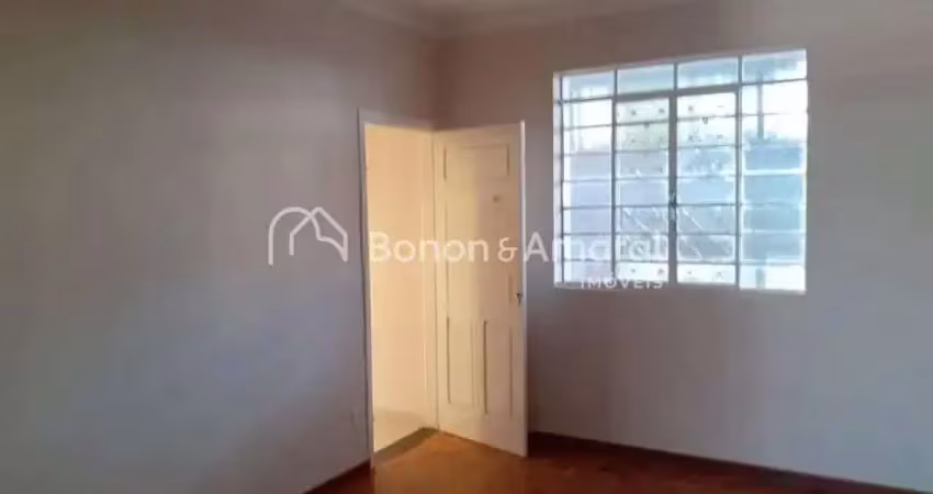 Casa com 4 quartos e 2 banheiros à venda, 242 m² por r$ 725.000