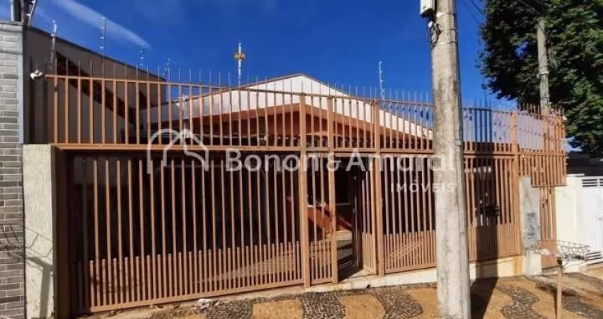 Casa com 3 Quartos e 2 banheiros à Venda, 239 m² Jd. Chapadão