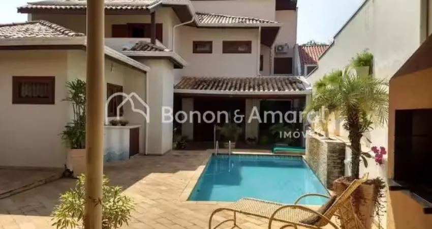 Elegante sobrado à venda, com 317m² de área construída, na região do Alto Taquaral