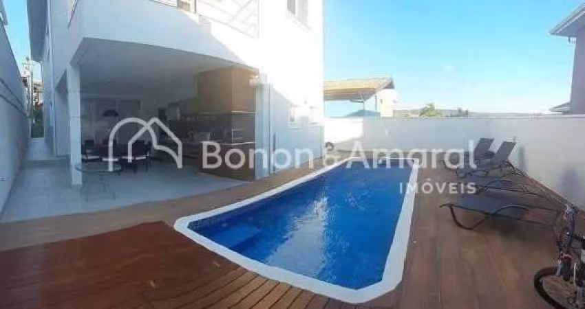 &amp;#34;Excelente Sobrado com Piscina à Venda em Condomínio Fechado em Valinhos/SP&amp;#34;