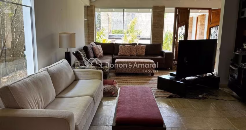 Residência Exclusiva com Lazer Privativo no Coração do Gramado