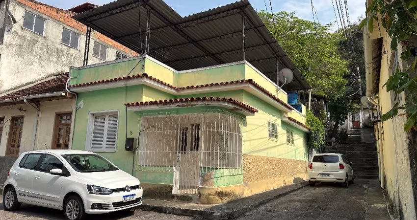 Linda casa à venda no Fonseca!