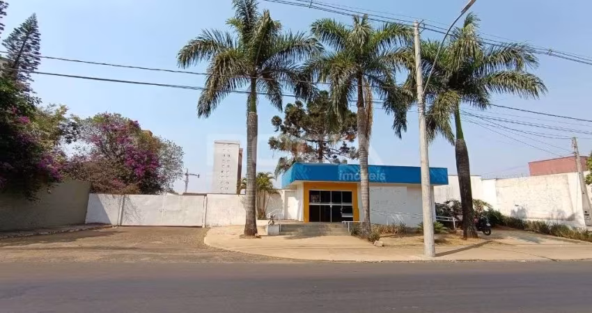 Amplo barracão comercial com 8 salas e 20 garagens no Parque Santa Felícia Jardim