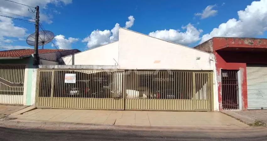 Casa padrão à venda em Cidade Aracy, São Carlos - 3 dormitórios, churrasqueira e varanda