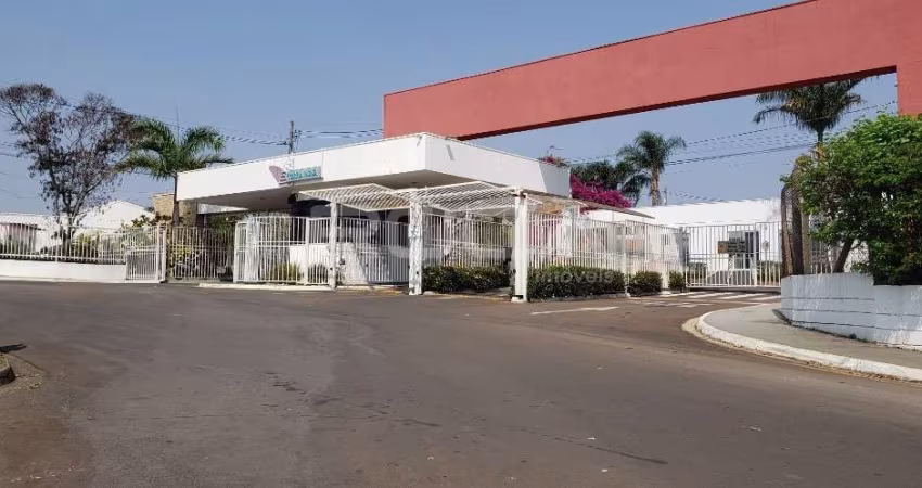Linda Casa em Condomínio no Jardim Ipanema, São Carlos