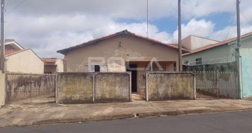 Casa padrão à venda na Vila Carmem - 3 dormitórios, 2 banheiros, 2 garagens