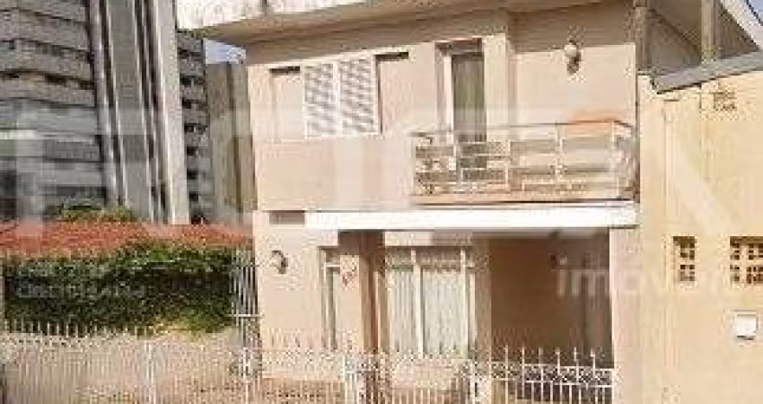 Sobrado de 3 dormitórios com suíte no Centro de São Carlos
