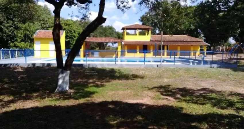 Chácara encantadora  em Broa, Itirapina - 2 dormitórios, piscina e 10 vagas na garagem!