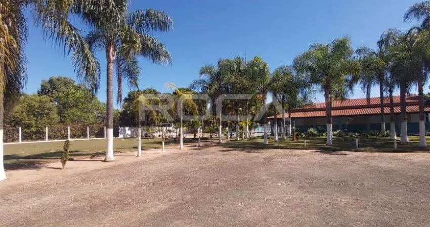 Chácara  com piscina e campo de futebol no Varjão, São Carlos