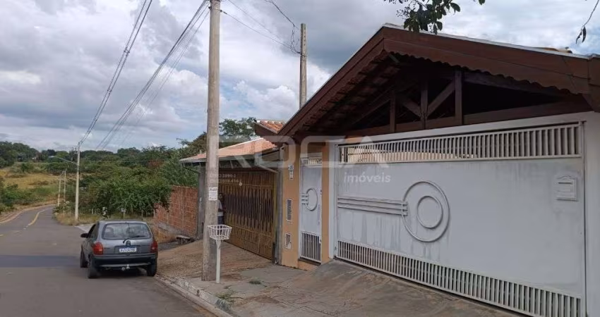 Casa à venda no Jardim Araucária, São Carlos: 2 dormitórios, churrasqueira e muito mais!