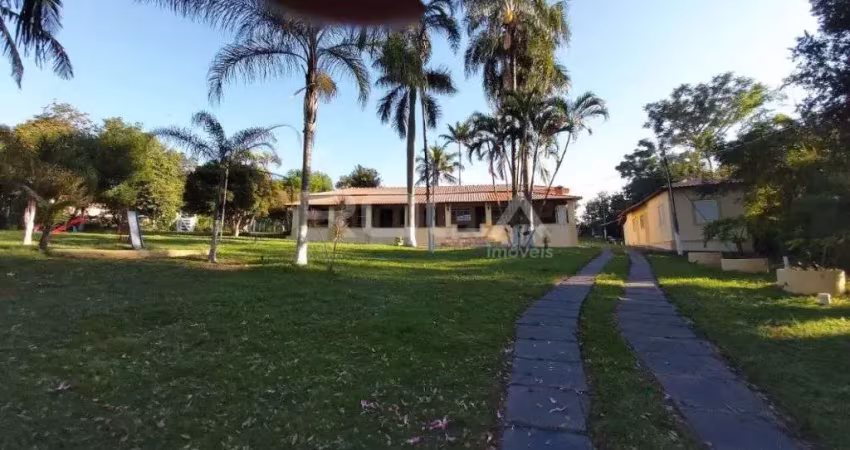 Linda Casa de 3 Suítes em Itirapina - Imperdível!