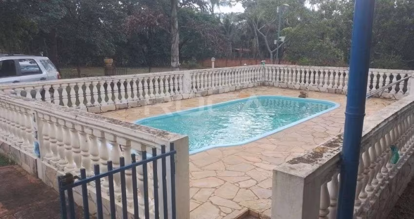 Chácara à venda em São Carlos: ampla casa com 2 dormitórios