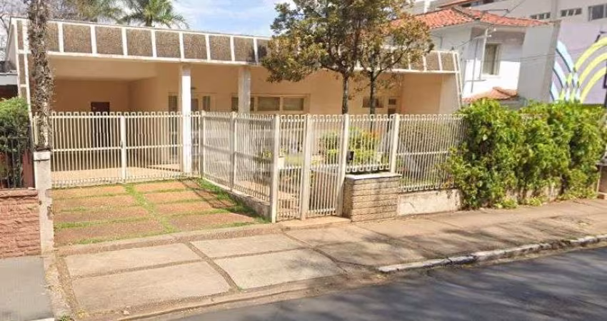 Casa à venda no Centro de São Carlos com 4 dormitórios, suíte e 4 garagens