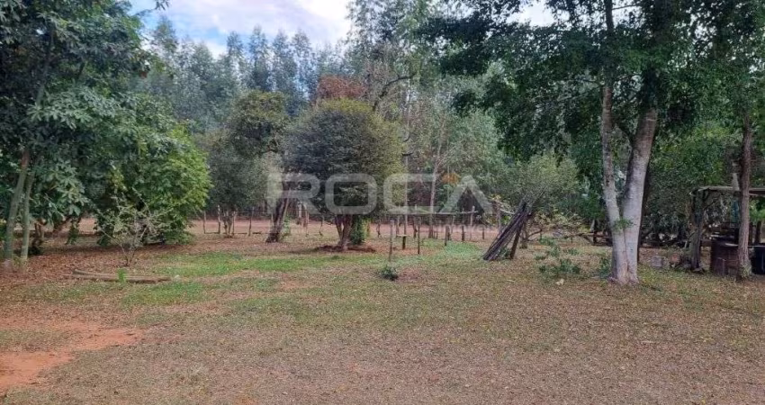 Encantadora fazenda à venda em São Carlos - 2 dormitórios, 3 banheiros e varanda aberta