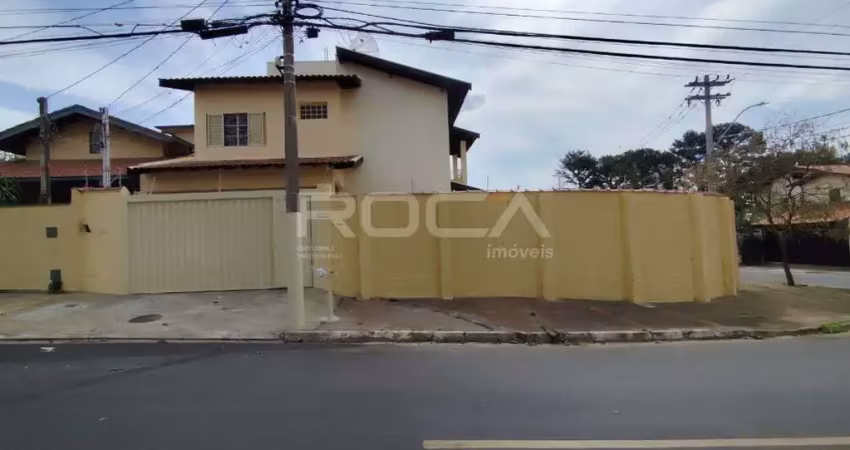 Casa de alto padrão com piscina e edícula em residencial samambaia
