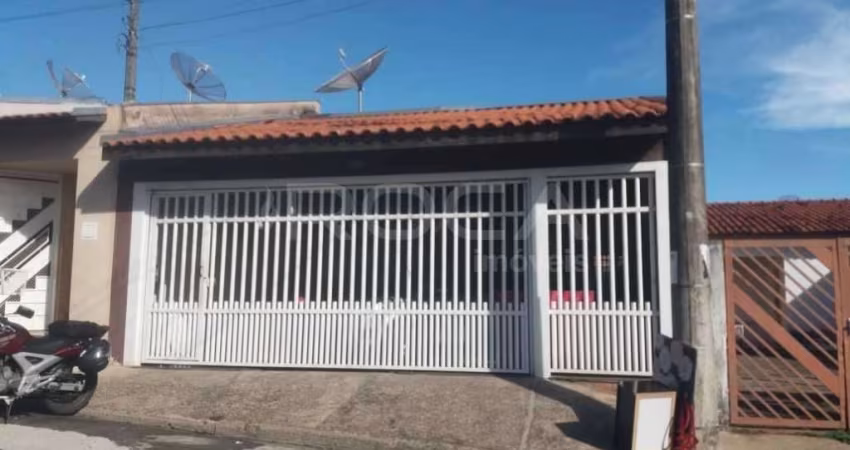 Casa à venda no bairro DOURADINHO em São Carlos: 3 dormitórios, suíte, e garagem coberta!